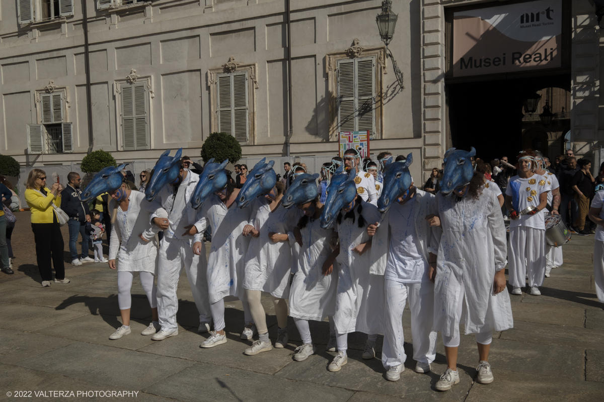 DSCF8705.jpg - 02/10/2022. Torino. Una grande inaugurazione della 29Â° edizione di Incanti â€“ Rassegna Internazionale di Teatro di Figura un giocoso Saturnale animale, a partire dallâ€™immagine di Marco Cavallo, omaggio a Giuliano Scabia. Simbolo della libertÃ  e della chiusura dei manicomi, il progetto Marco Cavallo nacque nel manicomio di Trieste, nel 1973, sotto le direttive di Franco Basaglia. Nella foto un momento dell'evento svoltosi nei giardini reali e nella piazzetta reale