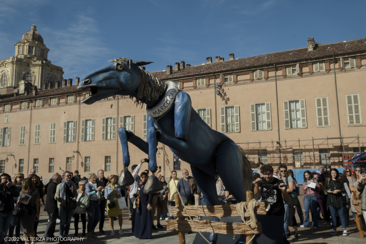 DSCF8710.jpg - 02/10/2022. Torino. Una grande inaugurazione della 29Â° edizione di Incanti â€“ Rassegna Internazionale di Teatro di Figura un giocoso Saturnale animale, a partire dallâ€™immagine di Marco Cavallo, omaggio a Giuliano Scabia. Simbolo della libertÃ  e della chiusura dei manicomi, il progetto Marco Cavallo nacque nel manicomio di Trieste, nel 1973, sotto le direttive di Franco Basaglia. Nella foto un momento dell'evento svoltosi nei giardini reali e nella piazzetta reale