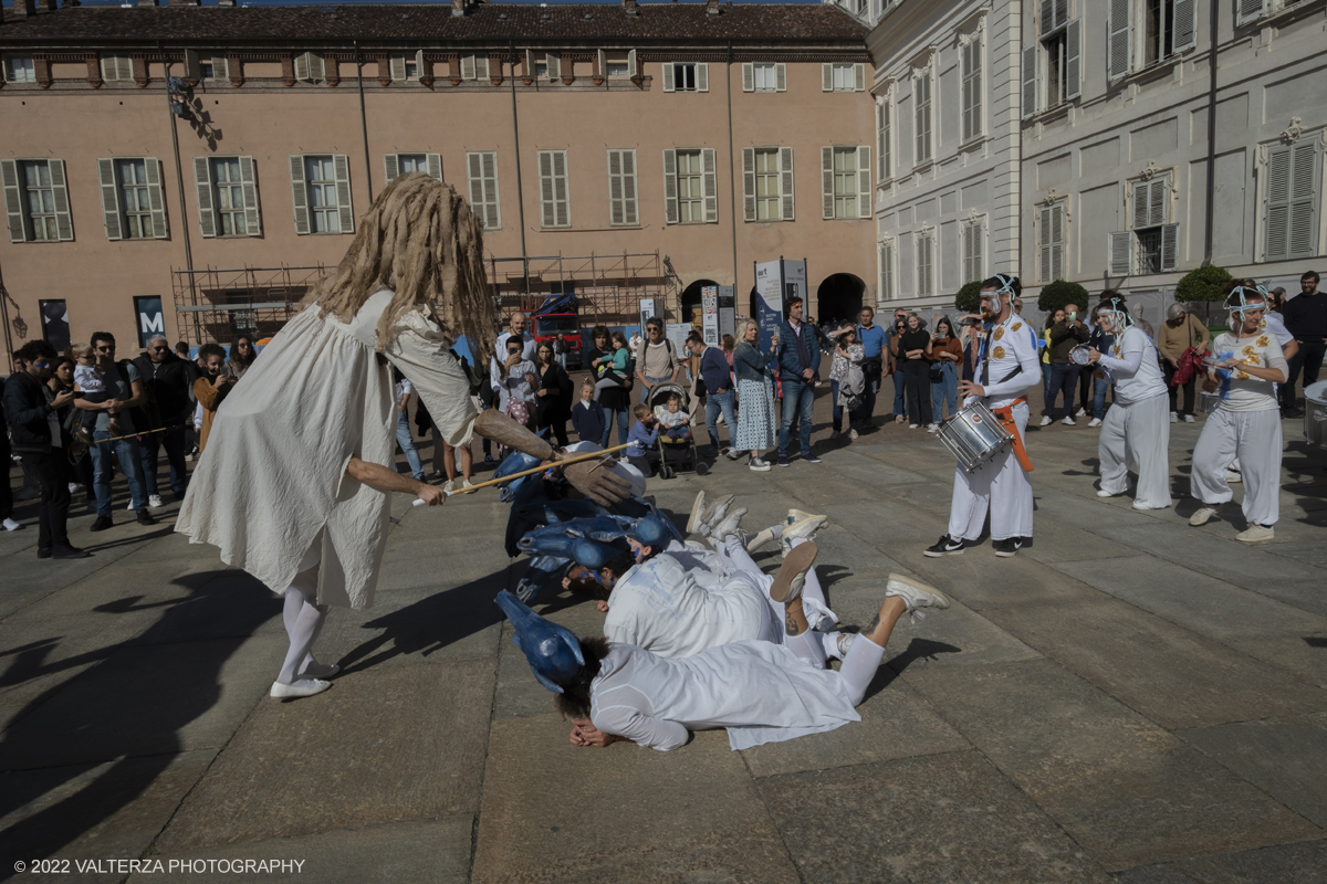 DSCF8761.jpg - 02/10/2022. Torino. Una grande inaugurazione della 29Â° edizione di Incanti â€“ Rassegna Internazionale di Teatro di Figura un giocoso Saturnale animale, a partire dallâ€™immagine di Marco Cavallo, omaggio a Giuliano Scabia. Simbolo della libertÃ  e della chiusura dei manicomi, il progetto Marco Cavallo nacque nel manicomio di Trieste, nel 1973, sotto le direttive di Franco Basaglia. Nella foto un momento dell'evento svoltosi nei giardini reali e nella piazzetta reale