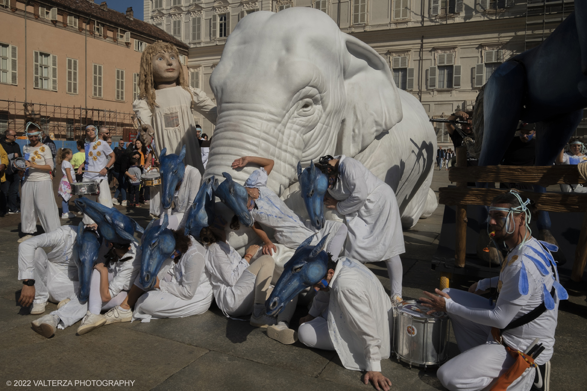 DSCF9133.jpg - 02/10/2022. Torino. Una grande inaugurazione della 29Â° edizione di Incanti â€“ Rassegna Internazionale di Teatro di Figura un giocoso Saturnale animale, a partire dallâ€™immagine di Marco Cavallo, omaggio a Giuliano Scabia. Simbolo della libertÃ  e della chiusura dei manicomi, il progetto Marco Cavallo nacque nel manicomio di Trieste, nel 1973, sotto le direttive di Franco Basaglia. Nella foto un momento dell'evento svoltosi nei giardini reali e nella piazzetta reale