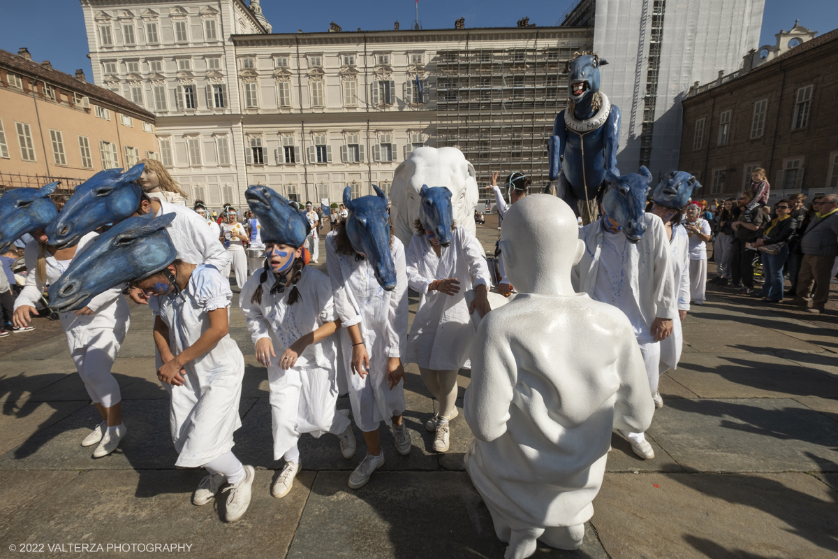 DSCF9212.jpg - 02/10/2022. Torino. Una grande inaugurazione della 29Â° edizione di Incanti â€“ Rassegna Internazionale di Teatro di Figura un giocoso Saturnale animale, a partire dallâ€™immagine di Marco Cavallo, omaggio a Giuliano Scabia. Simbolo della libertÃ  e della chiusura dei manicomi, il progetto Marco Cavallo nacque nel manicomio di Trieste, nel 1973, sotto le direttive di Franco Basaglia. Nella foto un momento dell'evento svoltosi nei giardini reali e nella piazzetta reale