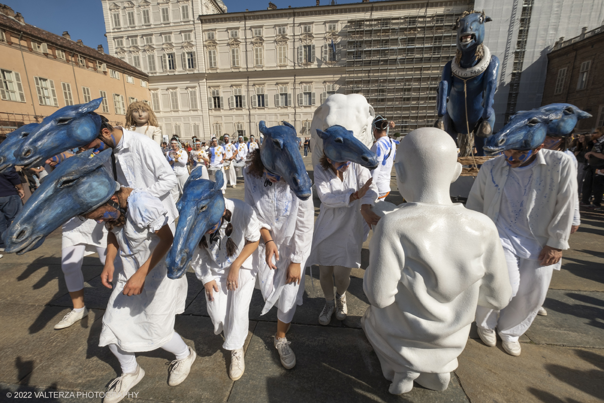 DSCF9216.jpg - 02/10/2022. Torino. Una grande inaugurazione della 29Â° edizione di Incanti â€“ Rassegna Internazionale di Teatro di Figura un giocoso Saturnale animale, a partire dallâ€™immagine di Marco Cavallo, omaggio a Giuliano Scabia. Simbolo della libertÃ  e della chiusura dei manicomi, il progetto Marco Cavallo nacque nel manicomio di Trieste, nel 1973, sotto le direttive di Franco Basaglia. Nella foto un momento dell'evento svoltosi nei giardini reali e nella piazzetta reale