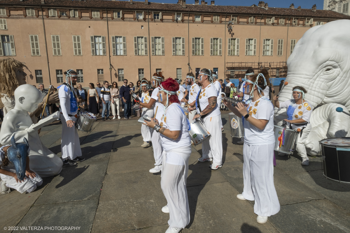 DSCF9238.jpg - 02/10/2022. Torino. Una grande inaugurazione della 29Â° edizione di Incanti â€“ Rassegna Internazionale di Teatro di Figura un giocoso Saturnale animale, a partire dallâ€™immagine di Marco Cavallo, omaggio a Giuliano Scabia. Simbolo della libertÃ  e della chiusura dei manicomi, il progetto Marco Cavallo nacque nel manicomio di Trieste, nel 1973, sotto le direttive di Franco Basaglia. Nella foto un momento dell'evento svoltosi nei giardini reali e nella piazzetta reale