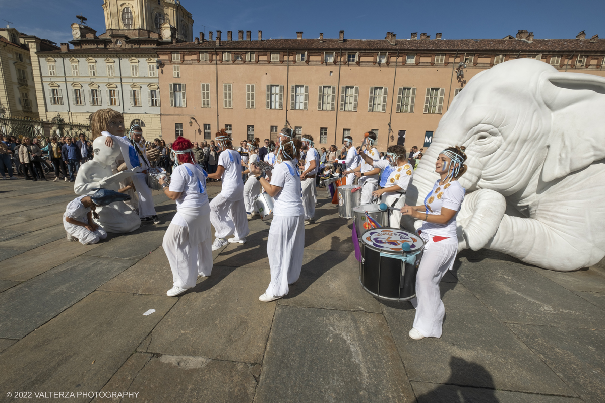 DSCF9248.jpg - 02/10/2022. Torino. Una grande inaugurazione della 29Â° edizione di Incanti â€“ Rassegna Internazionale di Teatro di Figura un giocoso Saturnale animale, a partire dallâ€™immagine di Marco Cavallo, omaggio a Giuliano Scabia. Simbolo della libertÃ  e della chiusura dei manicomi, il progetto Marco Cavallo nacque nel manicomio di Trieste, nel 1973, sotto le direttive di Franco Basaglia. Nella foto un momento dell'evento svoltosi nei giardini reali e nella piazzetta reale