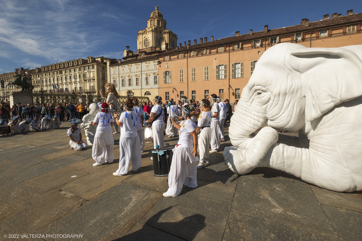 DSCF9301.jpg - 02/10/2022. Torino. Una grande inaugurazione della 29Â° edizione di Incanti â€“ Rassegna Internazionale di Teatro di Figura un giocoso Saturnale animale, a partire dallâ€™immagine di Marco Cavallo, omaggio a Giuliano Scabia. Simbolo della libertÃ  e della chiusura dei manicomi, il progetto Marco Cavallo nacque nel manicomio di Trieste, nel 1973, sotto le direttive di Franco Basaglia. Nella foto un momento dell'evento svoltosi nei giardini reali e nella piazzetta reale