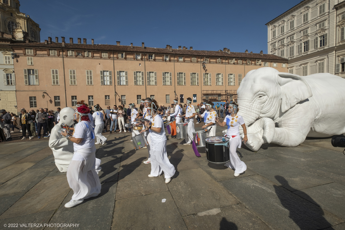 DSCF9318.jpg - 02/10/2022. Torino. Una grande inaugurazione della 29Â° edizione di Incanti â€“ Rassegna Internazionale di Teatro di Figura un giocoso Saturnale animale, a partire dallâ€™immagine di Marco Cavallo, omaggio a Giuliano Scabia. Simbolo della libertÃ  e della chiusura dei manicomi, il progetto Marco Cavallo nacque nel manicomio di Trieste, nel 1973, sotto le direttive di Franco Basaglia. Nella foto un momento dell'evento svoltosi nei giardini reali e nella piazzetta reale