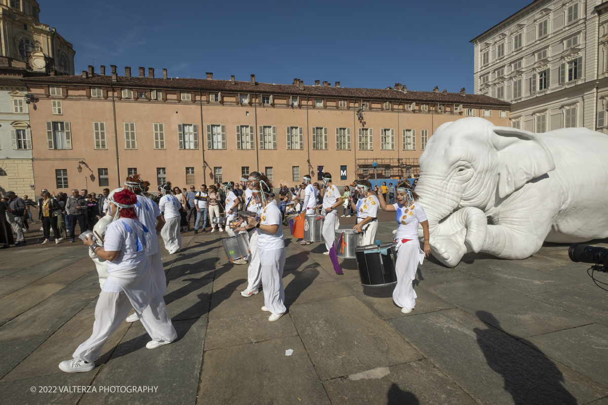 DSCF9320.jpg - 02/10/2022. Torino. Una grande inaugurazione della 29Â° edizione di Incanti â€“ Rassegna Internazionale di Teatro di Figura un giocoso Saturnale animale, a partire dallâ€™immagine di Marco Cavallo, omaggio a Giuliano Scabia. Simbolo della libertÃ  e della chiusura dei manicomi, il progetto Marco Cavallo nacque nel manicomio di Trieste, nel 1973, sotto le direttive di Franco Basaglia. Nella foto un momento dell'evento svoltosi nei giardini reali e nella piazzetta reale