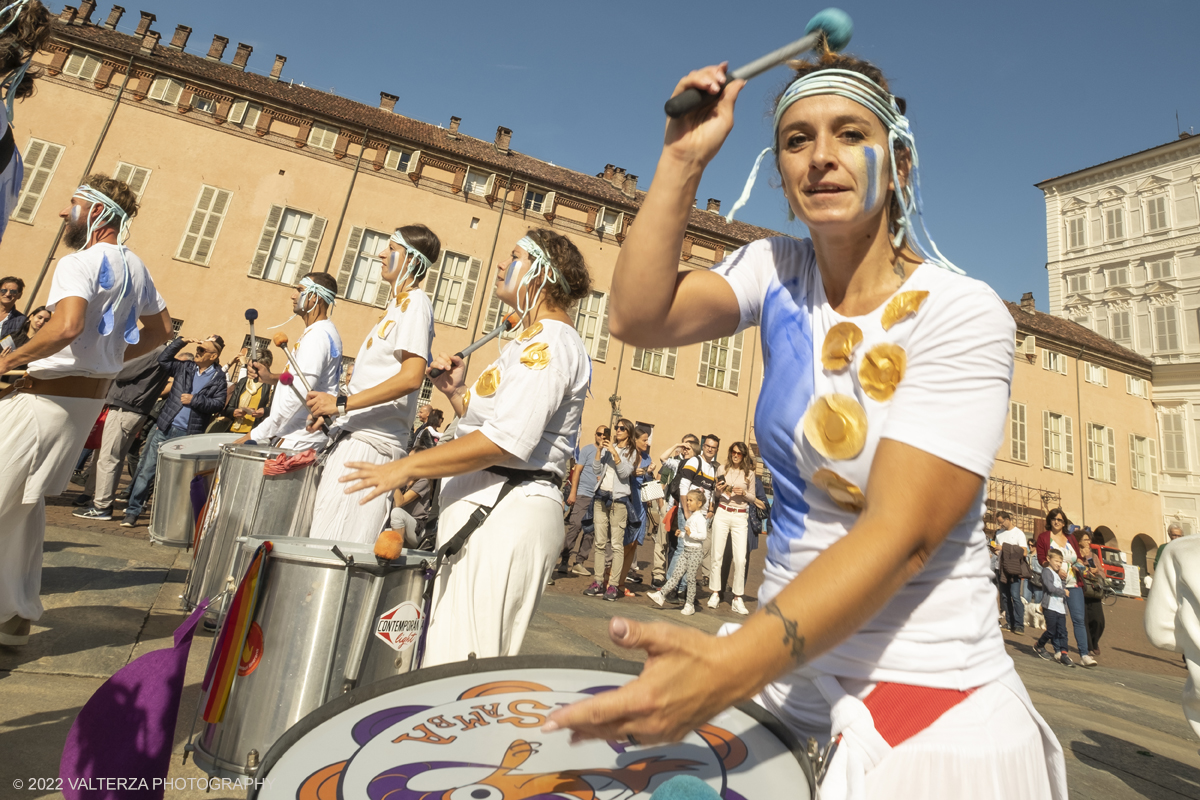 DSCF9347.jpg - 02/10/2022. Torino. Una grande inaugurazione della 29Â° edizione di Incanti â€“ Rassegna Internazionale di Teatro di Figura un giocoso Saturnale animale, a partire dallâ€™immagine di Marco Cavallo, omaggio a Giuliano Scabia. Simbolo della libertÃ  e della chiusura dei manicomi, il progetto Marco Cavallo nacque nel manicomio di Trieste, nel 1973, sotto le direttive di Franco Basaglia. Nella foto un momento dell'evento svoltosi nei giardini reali e nella piazzetta reale