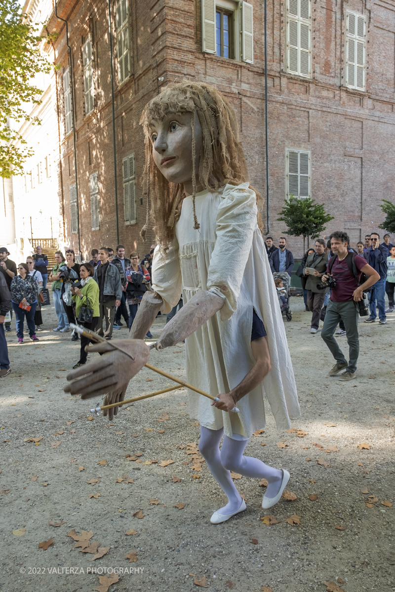 _DSF7728.jpg - 02/10/2022. Torino. Una grande inaugurazione della 29Â° edizione di Incanti â€“ Rassegna Internazionale di Teatro di Figura un giocoso Saturnale animale, a partire dallâ€™immagine di Marco Cavallo, omaggio a Giuliano Scabia. Simbolo della libertÃ  e della chiusura dei manicomi, il progetto Marco Cavallo nacque nel manicomio di Trieste, nel 1973, sotto le direttive di Franco Basaglia. Nella foto un momento dell'evento svoltosi nei giardini reali e nella piazzetta reale