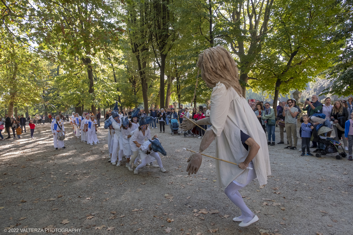 _DSF7736.jpg - 02/10/2022. Torino. Una grande inaugurazione della 29Â° edizione di Incanti â€“ Rassegna Internazionale di Teatro di Figura un giocoso Saturnale animale, a partire dallâ€™immagine di Marco Cavallo, omaggio a Giuliano Scabia. Simbolo della libertÃ  e della chiusura dei manicomi, il progetto Marco Cavallo nacque nel manicomio di Trieste, nel 1973, sotto le direttive di Franco Basaglia. Nella foto un momento dell'evento svoltosi nei giardini reali e nella piazzetta reale