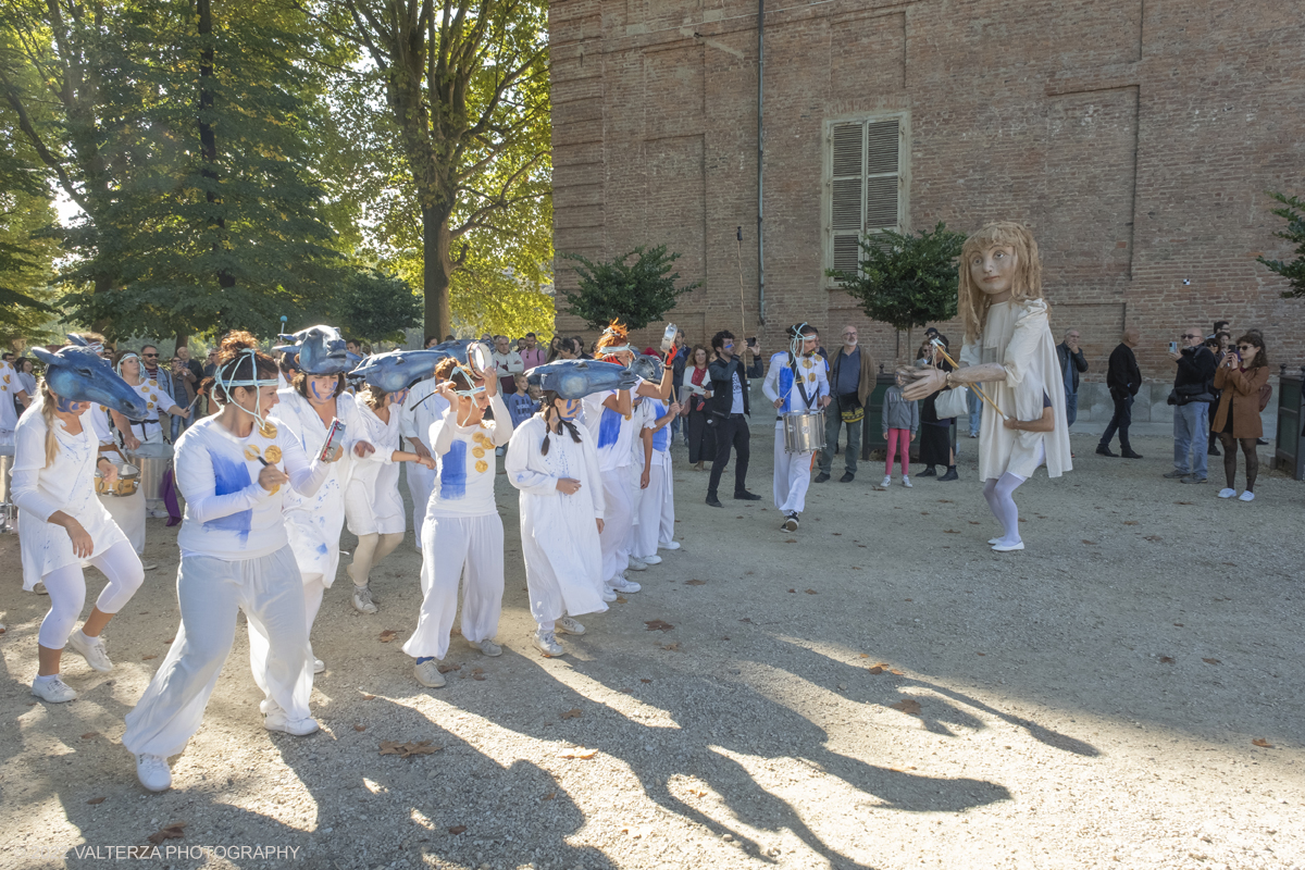 _DSF7913.jpg - 02/10/2022. Torino. Una grande inaugurazione della 29Â° edizione di Incanti â€“ Rassegna Internazionale di Teatro di Figura un giocoso Saturnale animale, a partire dallâ€™immagine di Marco Cavallo, omaggio a Giuliano Scabia. Simbolo della libertÃ  e della chiusura dei manicomi, il progetto Marco Cavallo nacque nel manicomio di Trieste, nel 1973, sotto le direttive di Franco Basaglia. Nella foto un momento dell'evento svoltosi nei giardini reali e nella piazzetta reale