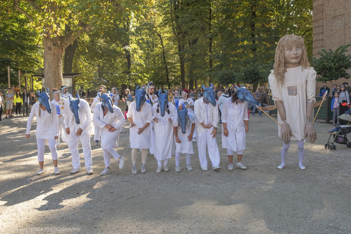 _DSF7952.jpg - 02/10/2022. Torino. Una grande inaugurazione della 29Â° edizione di Incanti â€“ Rassegna Internazionale di Teatro di Figura un giocoso Saturnale animale, a partire dallâ€™immagine di Marco Cavallo, omaggio a Giuliano Scabia. Simbolo della libertÃ  e della chiusura dei manicomi, il progetto Marco Cavallo nacque nel manicomio di Trieste, nel 1973, sotto le direttive di Franco Basaglia. Nella foto un momento dell'evento svoltosi nei giardini reali e nella piazzetta reale