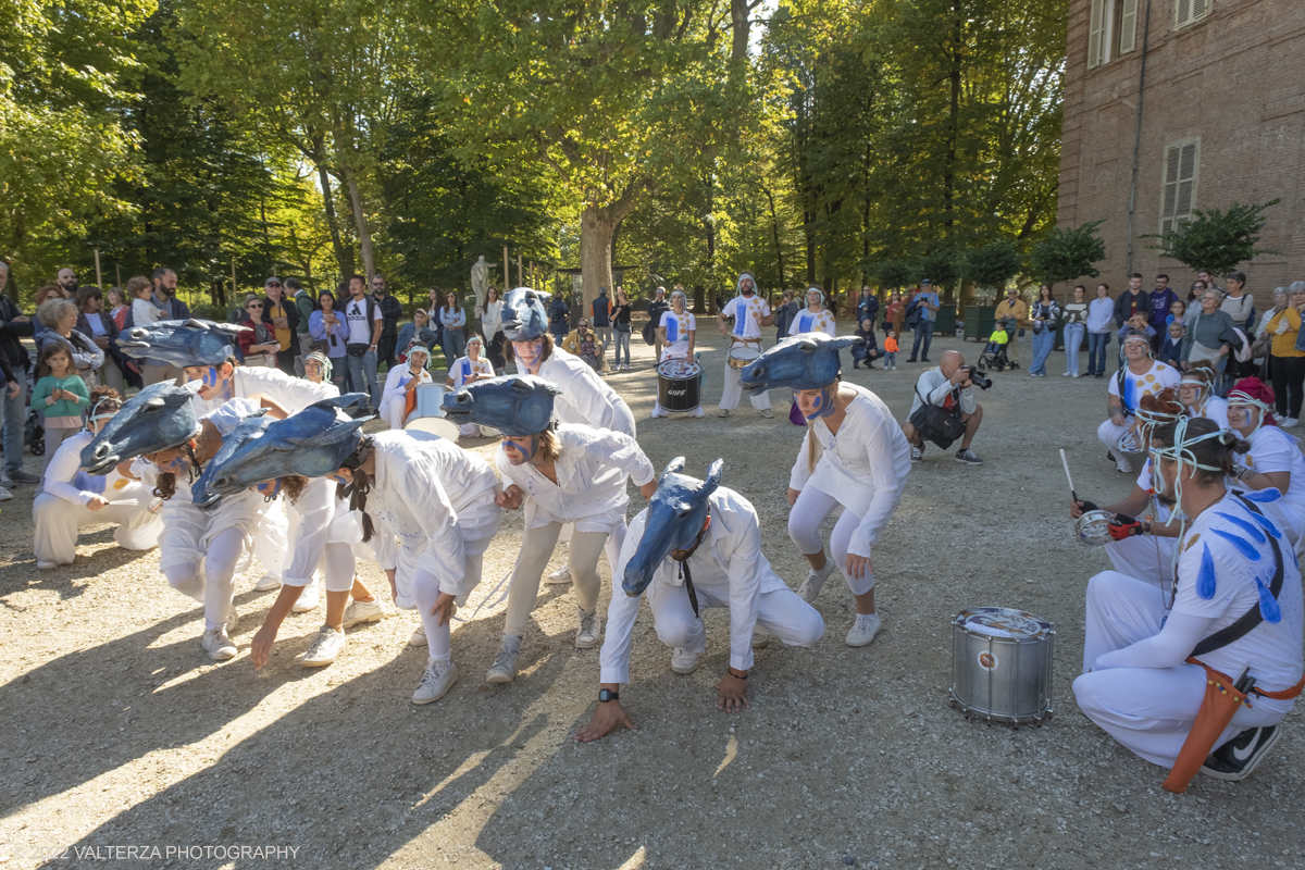 _DSF8023.jpg - 02/10/2022. Torino. Una grande inaugurazione della 29Â° edizione di Incanti â€“ Rassegna Internazionale di Teatro di Figura un giocoso Saturnale animale, a partire dallâ€™immagine di Marco Cavallo, omaggio a Giuliano Scabia. Simbolo della libertÃ  e della chiusura dei manicomi, il progetto Marco Cavallo nacque nel manicomio di Trieste, nel 1973, sotto le direttive di Franco Basaglia. Nella foto un momento dell'evento svoltosi nei giardini reali e nella piazzetta reale