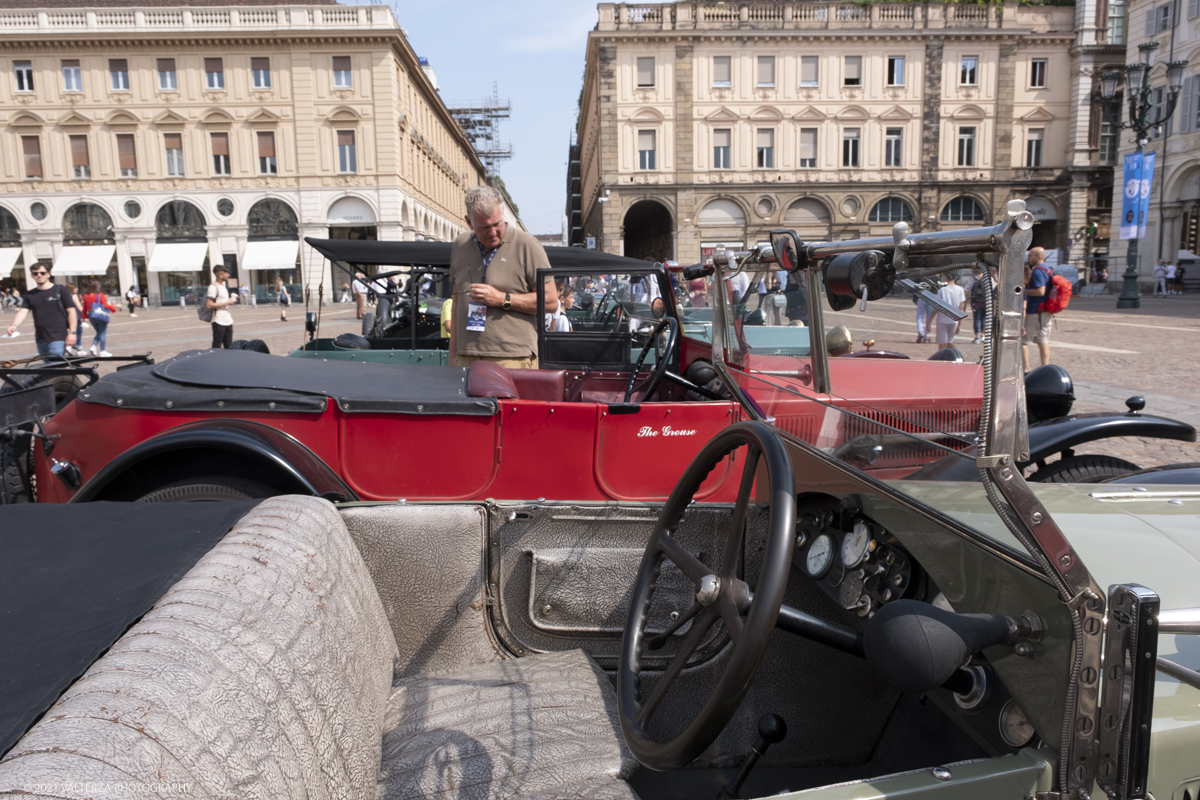 _DSF5384.jpg - 04/08/2021.Torino. In occasione del centenario della messa in strada del primo esemplare, il MAUTO celebra la Lancia Lambda con lâ€™esposizione  di 39 esemplari dellâ€™innovativa vettura. Di questi esemplari, undici rimarranno esposti nella Piazza del MAUTO fino alla fine del corrente mese. Nella foto l'esposizione in Piazza San Carlo a Torino delle 39 Lambda partecipanti all'evento