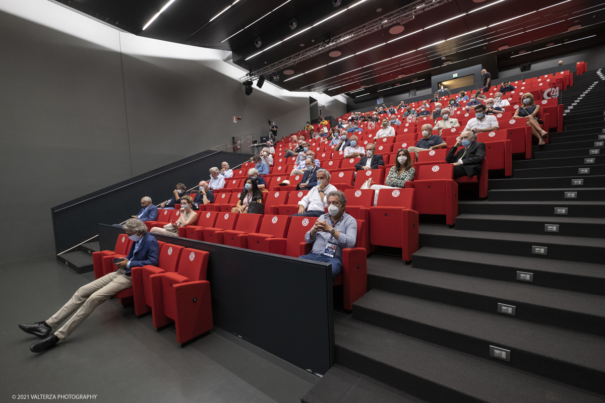 _DSF5825.jpg - 04/08/2021.Torino. In occasione del centenario della messa in strada del primo esemplare, il MAUTO celebra la Lancia Lambda con lâ€™esposizione  di 39 esemplari dellâ€™innovativa vettura. Di questi esemplari, undici rimarranno esposti nella Piazza del MAUTO fino alla fine del corrente mese. Nella foto un momento del convegno di tutti i proprietari di Lancia Lambda partecipanti all'evento.