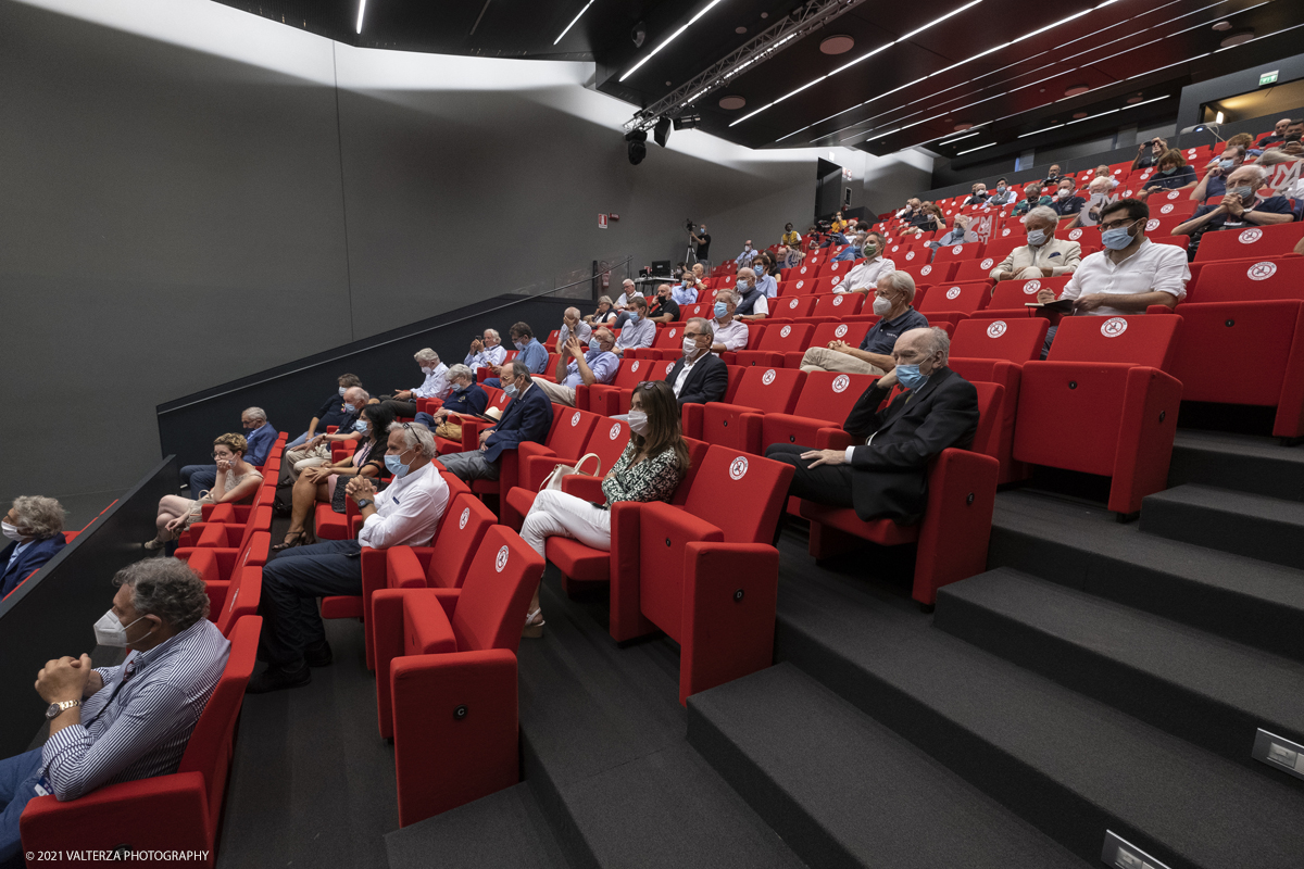 _DSF5848.jpg - 04/08/2021.Torino. In occasione del centenario della messa in strada del primo esemplare, il MAUTO celebra la Lancia Lambda con lâ€™esposizione  di 39 esemplari dellâ€™innovativa vettura. Di questi esemplari, undici rimarranno esposti nella Piazza del MAUTO fino alla fine del corrente mese. Nella foto un momento del convegno di tutti i proprietari di Lancia Lambda partecipanti all'evento.