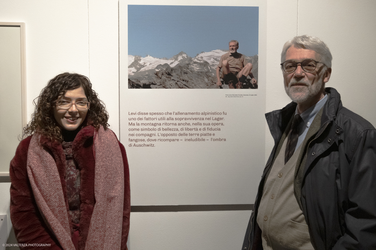 _DSF1281.jpg - 24/01/2024. Torino. â€œIn montagna Ã¨ diverso, le rocce, che sono le ossa della terra, si vedono scoperte, suonano sotto le scarpe ferrate, ed Ã¨ facile distinguere le diverse qualitÃ : le pianure non fanno per noiâ€� Primo Levi. Nella foto i curatori della mostra Roberta Mori e Guido Vaglio