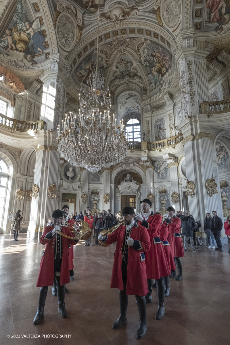 _DSF0350.jpg - 12-11-2023 Stupinigi.Gli antichi rituali della caccia reale rivivono alla Palazzina di Stupinigi nel mese dedicato all'arte venatoria al suono dei corni di Santâ€™Uberto patrimonio UNESCO. Nella foto esibizione dei suonatori dei corrni da caccia patrimonio UNESCO