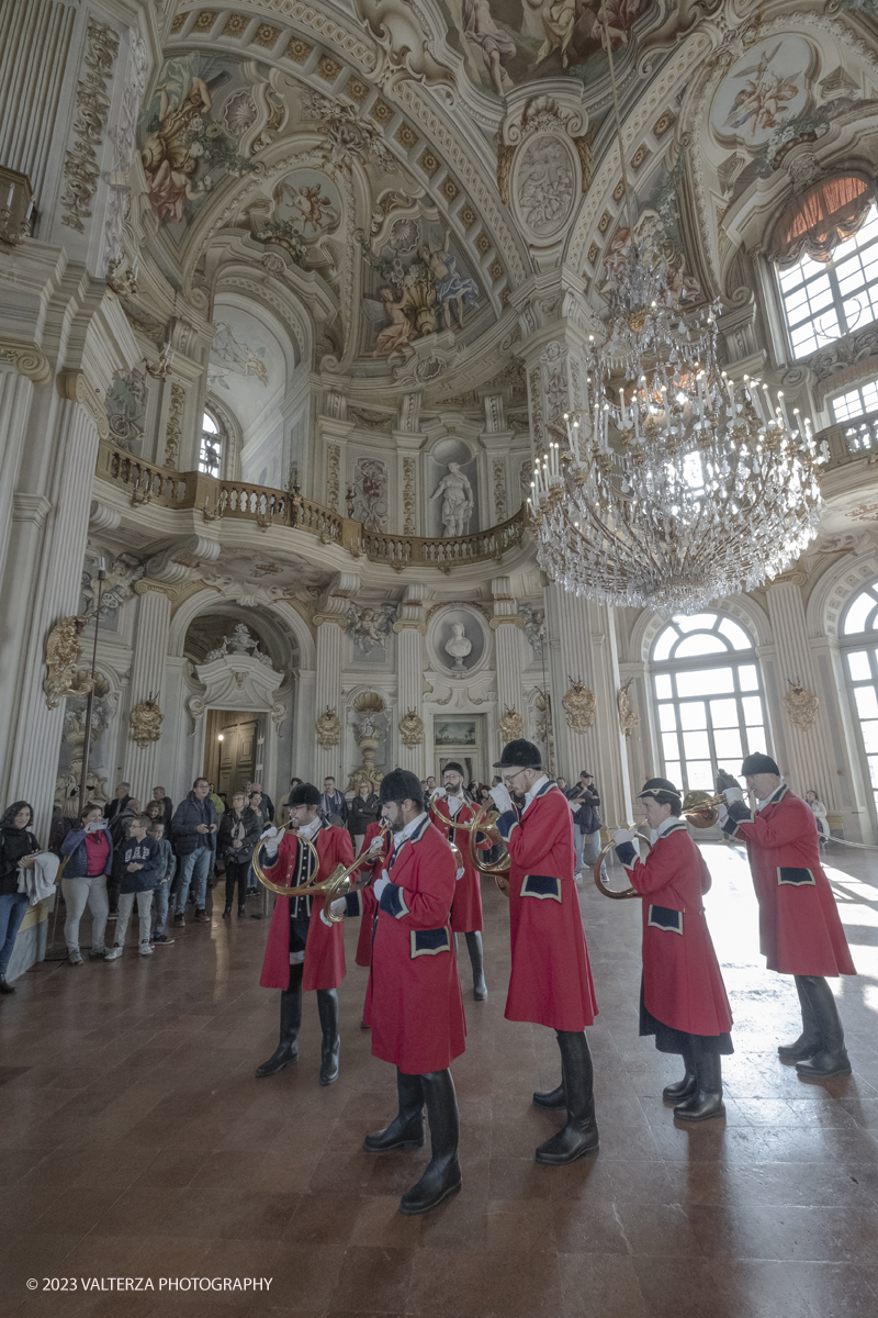 _DSF0407.jpg - 12-11-2023 Stupinigi.Gli antichi rituali della caccia reale rivivono alla Palazzina di Stupinigi nel mese dedicato all'arte venatoria al suono dei corni di Santâ€™Uberto patrimonio UNESCO. Nella foto esibizione dei suonatori dei corrni da caccia patrimonio UNESCO