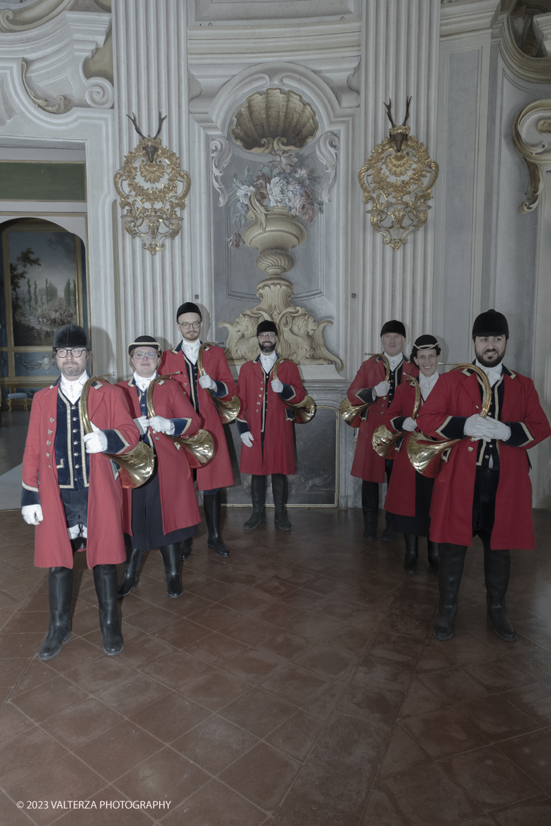 _DSF6123.jpg - 12-11-2023 Stupinigi.Gli antichi rituali della caccia reale rivivono alla Palazzina di Stupinigi nel mese dedicato all'arte venatoria al suono dei corni di Santâ€™Uberto patrimonio UNESCO. Nella foto foto esibizione dei suonatori dei corrni da caccia patrimonio UNESCO