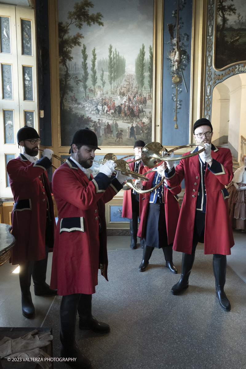 _DSF6207.jpg - 12-11-2023 Stupinigi.Gli antichi rituali della caccia reale rivivono alla Palazzina di Stupinigi nel mese dedicato all'arte venatoria al suono dei corni di Santâ€™Uberto patrimonio UNESCO. Nella foto esibizione dei suonatori dei corrni daa caccia patrimonio UNESCO