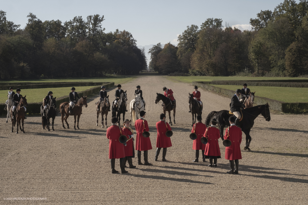 _DSF6314.jpg - 12-11-2023 Stupinigi.Gli antichi rituali della caccia reale rivivono alla Palazzina di Stupinigi nel mese dedicato all'arte venatoria al suono dei corni di Santâ€™Uberto patrimonio UNESCO. Nella foto un momento della rievocazione delle battute di caccia realizzate nei giarddini della reggia