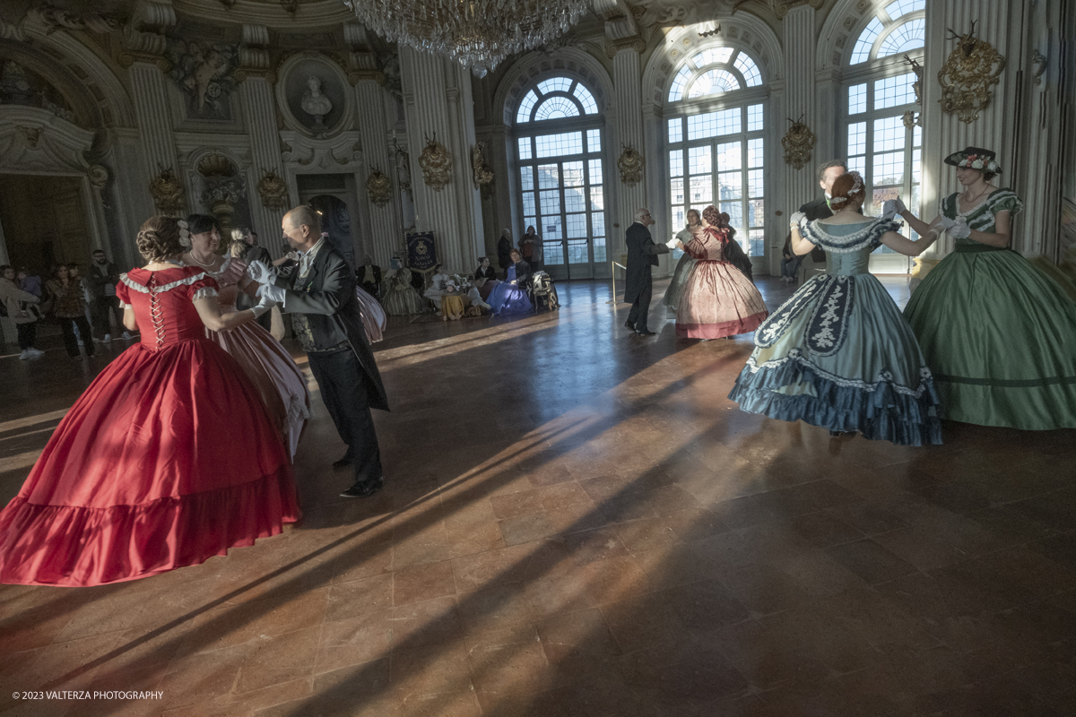 _DSF8171.jpg - 12-11-2023 Stupinigi.Gli antichi rituali della caccia reale rivivono alla Palazzina di Stupinigi nel mese dedicato all'arte venatoria al suono dei corni di Santâ€™Uberto patrimonio UNESCO. Nella foto un momento della rievocazione dei balli che si tenevano in occasione delle feste alla fine delle battute di caccia