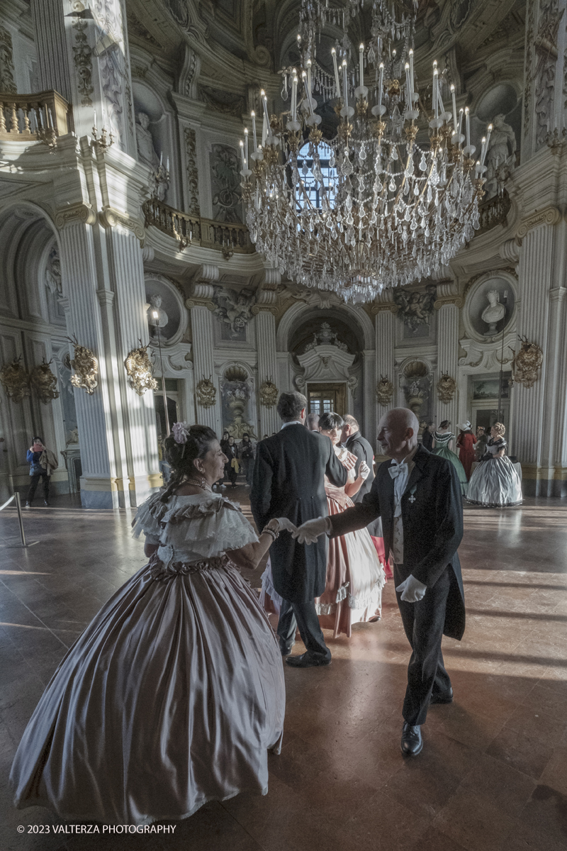 _DSF8646.jpg - 12-11-2023 Stupinigi.Gli antichi rituali della caccia reale rivivono alla Palazzina di Stupinigi nel mese dedicato all'arte venatoria al suono dei corni di Santâ€™Uberto patrimonio UNESCO. Nella foto un momento della rievocazione dei balli che si tenevano in occasione delle feste alla fine delle battute di caccia