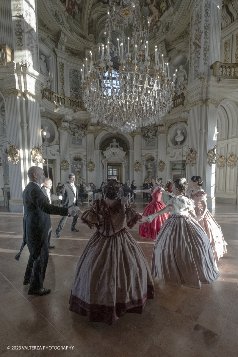 _DSF8738.jpg - 12-11-2023 Stupinigi.Gli antichi rituali della caccia reale rivivono alla Palazzina di Stupinigi nel mese dedicato all'arte venatoria al suono dei corni di Santâ€™Uberto patrimonio UNESCO. Nella foto un momento della rievocazione dei balli che si tenevano in occasione delle feste alla fine delle battute di caccia