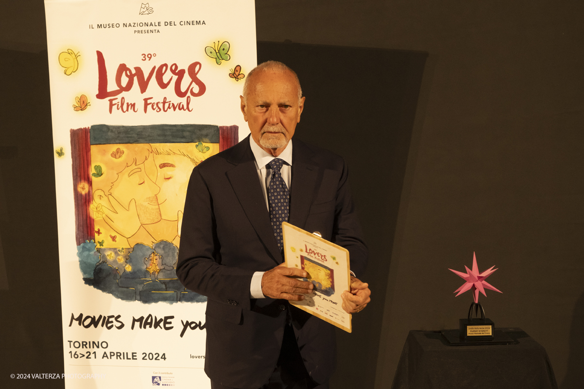 _DSF9742.jpg - 17/04/2024. Torino. Rupert Everett, ha ricevuto al Museo del cinema di Torino il premio Stella della Mole durante il 39Â° Lovers Film Festival. Nella foto  il presidente del Museo del Cinema, Enzo Ghigo