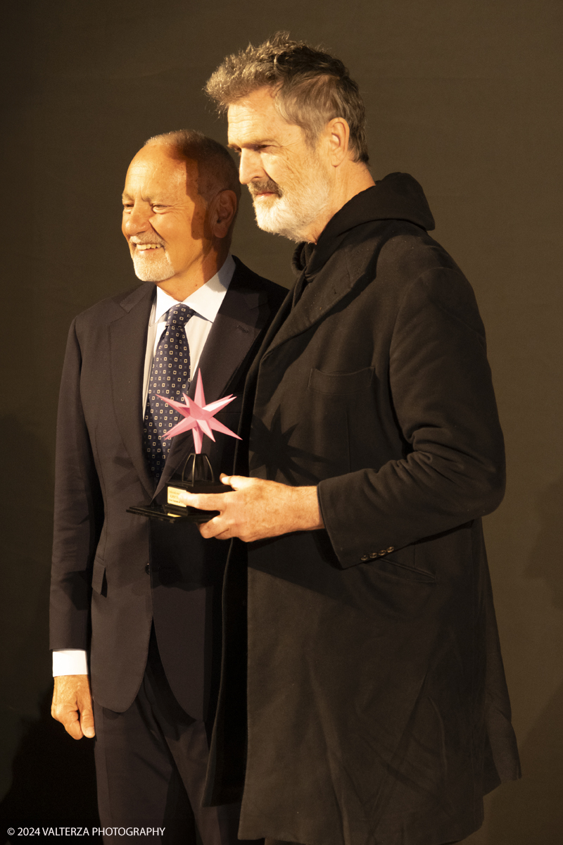 _DSF9876.jpg - 17/04/2024. Torino. Rupert Everett, ha ricevuto al Museo del cinema di Torino il premio Stella della Mole durante il 39Â° Lovers Film Festival. Nella foto  il presidente del Museo del Cinema, Enzo Ghigo