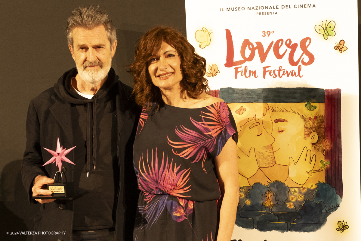 _DSF9889.jpg - 17/04/2024. Torino. Rupert Everett, ha ricevuto al Museo del cinema di Torino il premio Stella della Mole durante il 39Â° Lovers Film Festival. Nella foto Rupert Everett e la direttrice del Lovers, Vladimir Luxuria