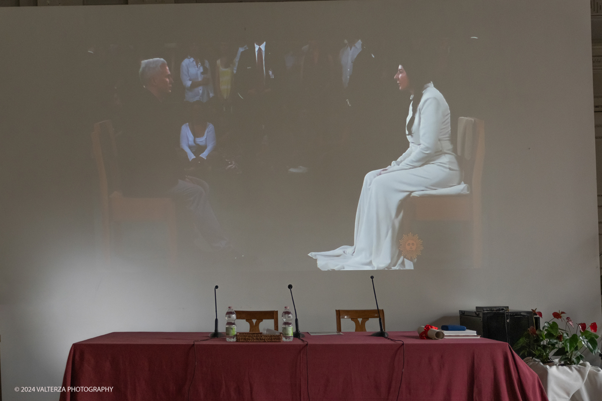 _DSF9565.jpg - 23/06/2024. Torino. Marina AbramoviÄ‡ a Torino premiata dall'Accademia AlbertinaLa performer ha spiegato perchÃ© l'Italia e il capoluogo piemontese sono cosÃ¬ importanti nella sua storia personale e di artista. Nella foto alcune immagini del video di presentazione di Marina Abramovich