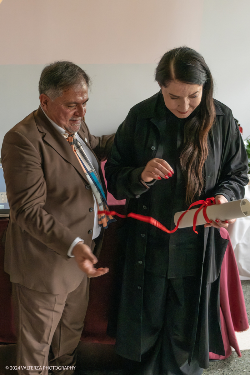 _DSF9645-Migliorato-NR.jpg - 23/06/2024. Torino. Marina AbramoviÄ‡ a Torino premiata dall'Accademia AlbertinaLa performer ha spiegato perchÃ© l'Italia e il capoluogo piemontese sono cosÃ¬ importanti nella sua storia personale e di artista. Nella foto Marina Abramovich riceve il Diploma Honoris causa e la Medaglia ricordo dal Direttore Prof. Salvatore Bitonti  e dalla Presidente Dott.ssa Paola Gribaudo