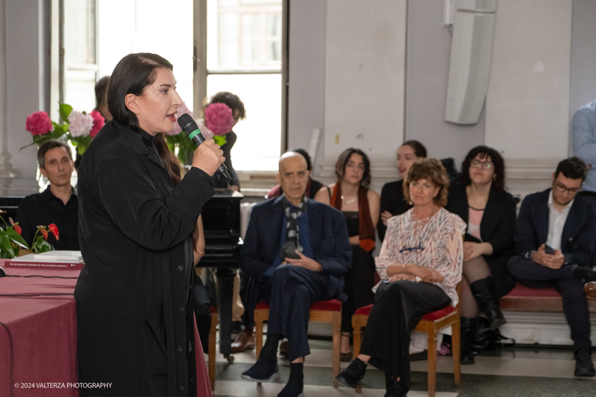 _DSF9716.jpg - 23/06/2024. Torino. Marina AbramoviÄ‡ a Torino premiata dall'Accademia AlbertinaLa performer ha spiegato perchÃ© l'Italia e il capoluogo piemontese sono cosÃ¬ importanti nella sua storia personale e di artista. Nella foto Marina Abramovich impegnata nella sua Lectio Magistralis