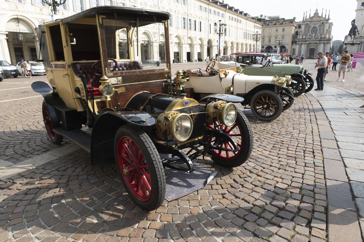 _DSF8824.jpg - 19/07/2023. Torino. MAUTO 90 anni. La parata delle vetture d'epoca. Nella foto  il raduno in Piazza San Carlo