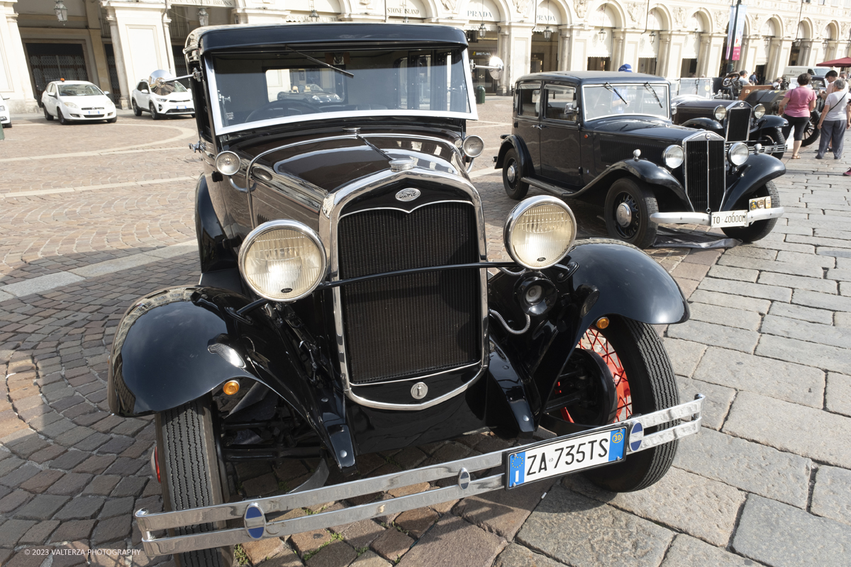 _DSF8857.jpg - 19/07/2023. Torino. MAUTO 90 anni. La parata delle vetture d'epoca. Nella foto  il raduno in Piazza San Carlo