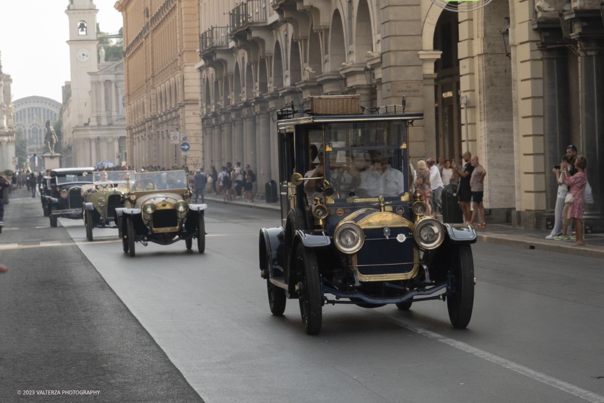 _DSF9057.jpg - 19/07/2023. Torino. MAUTO 90 anni. La parata delle vetture d'epoca. Nella foto un momento della parata attraverso via Roma