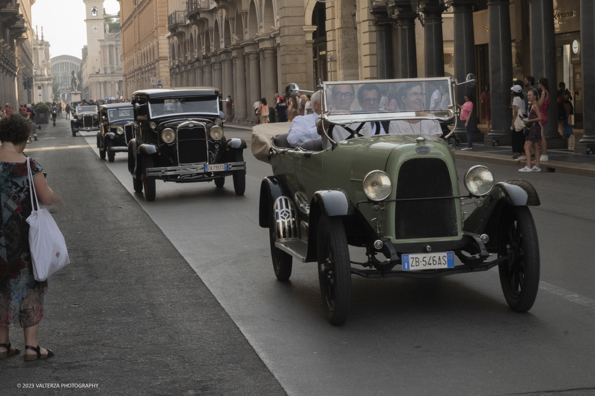 _DSF9076.jpg - 19/07/2023. Torino. MAUTO 90 anni. La parata delle vetture d'epoca. Nella foto un momento della parata attraverso via Roma