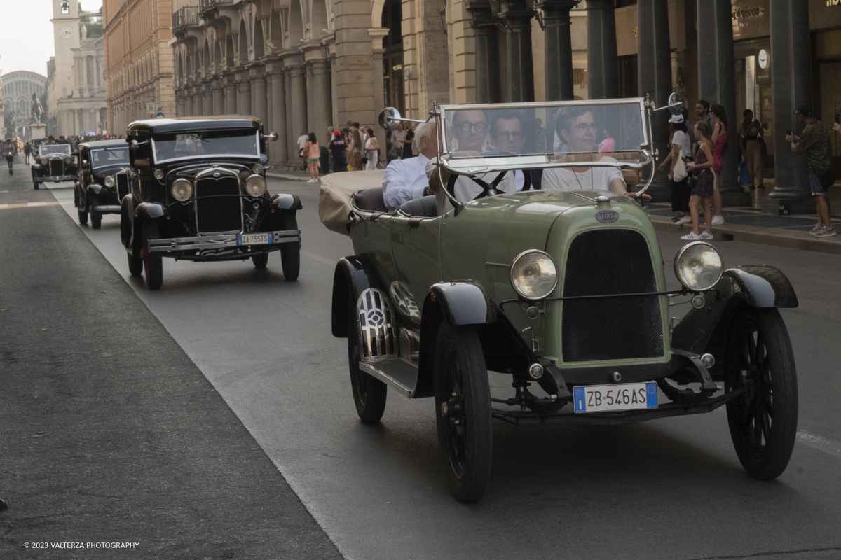 _DSF9079.jpg - 19/07/2023. Torino. MAUTO 90 anni. La parata delle vetture d'epoca. Nella foto un momento della parata attraverso via Roma