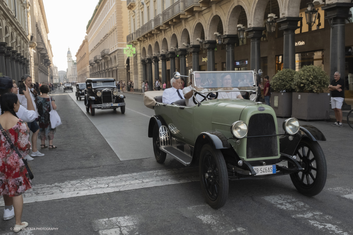 _DSF9084.jpg - 19/07/2023. Torino. MAUTO 90 anni. La parata delle vetture d'epoca. Nella foto un momento della parata attraverso via Roma