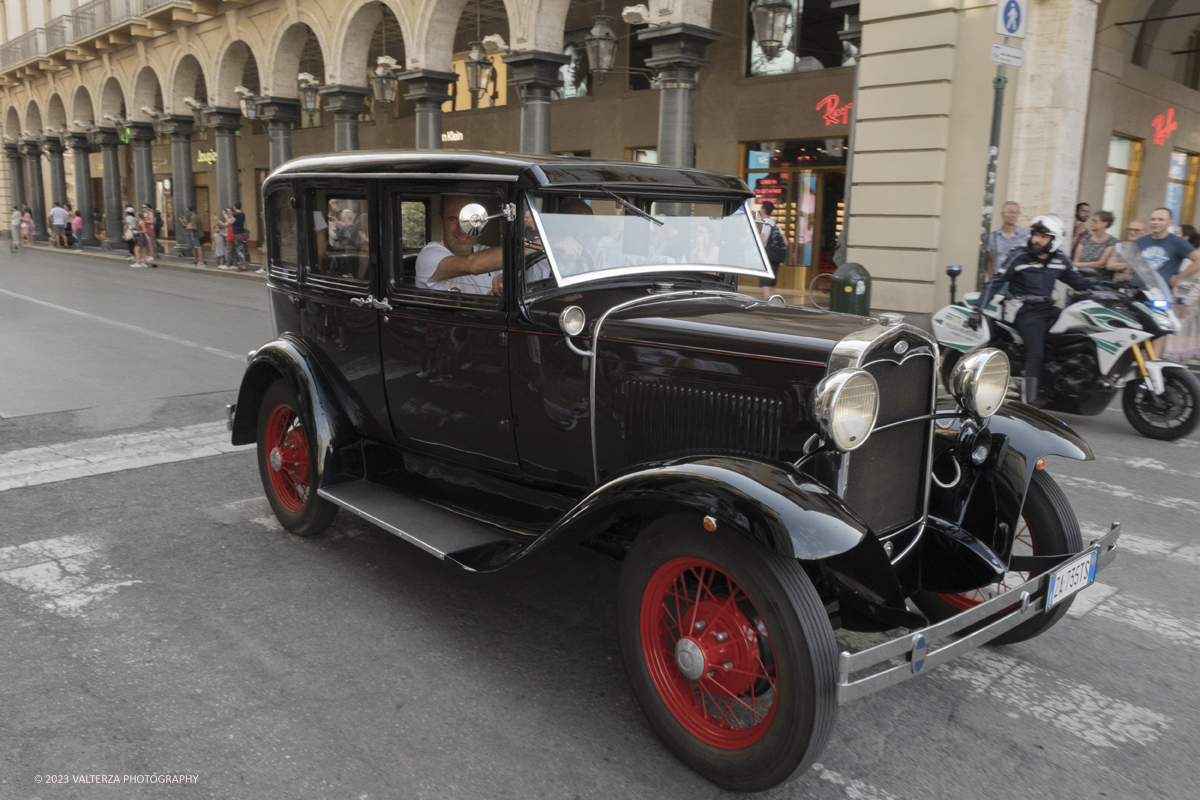 _DSF9094.jpg - 19/07/2023. Torino. MAUTO 90 anni. La parata delle vetture d'epoca. Nella foto un momento della parata attraverso via Roma