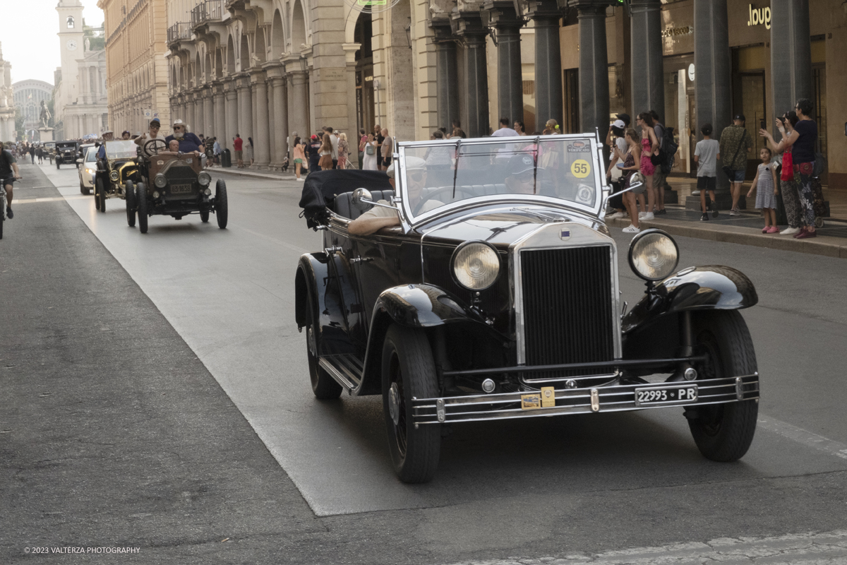 _DSF9113.jpg - 19/07/2023. Torino. MAUTO 90 anni. La parata delle vetture d'epoca. Nella foto un momento della parata attraverso via Roma