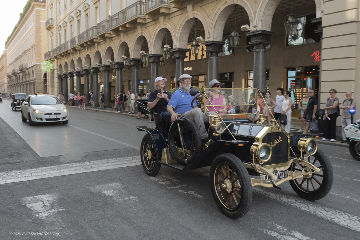 _DSF9142.jpg - 19/07/2023. Torino. MAUTO 90 anni. La parata delle vetture d'epoca. Nella foto un momento della parata attraverso via Roma