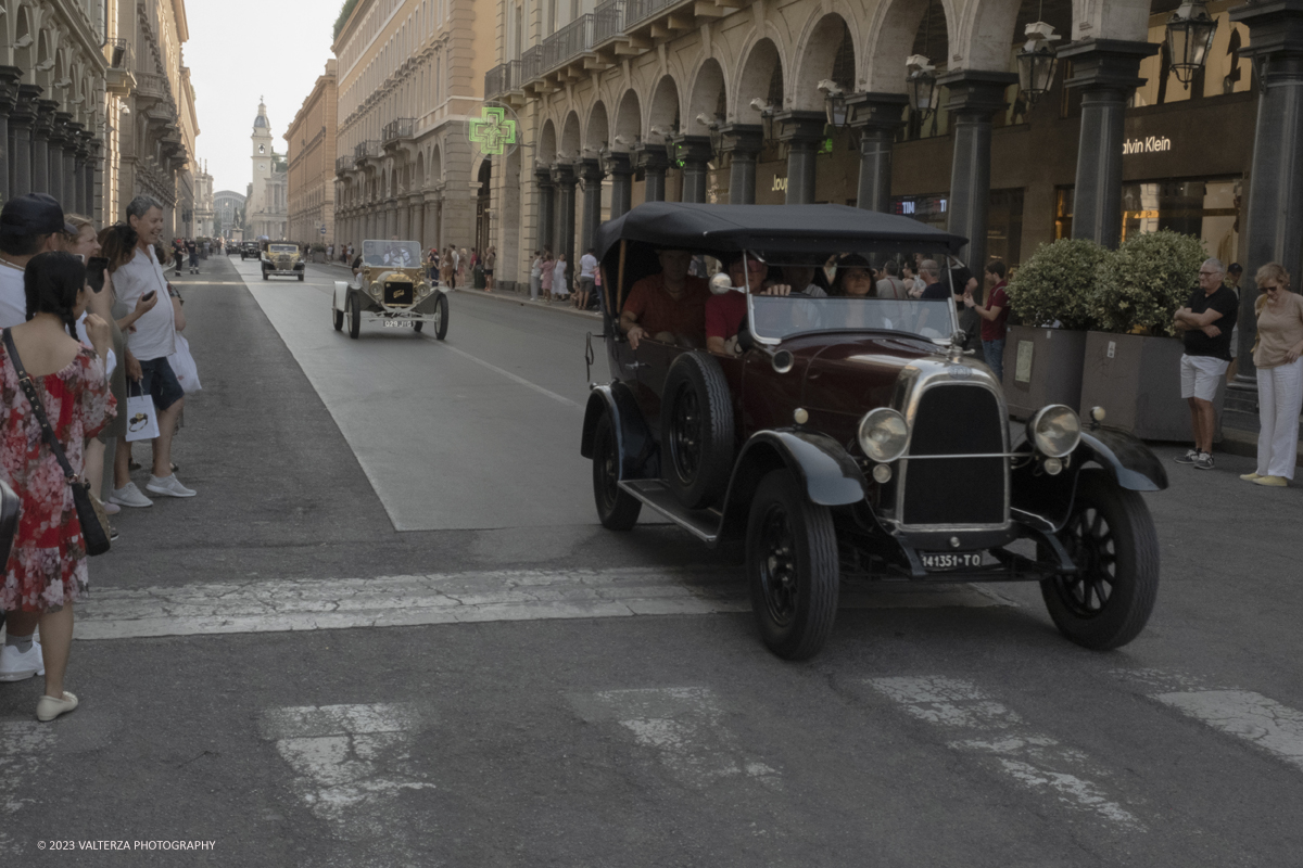 _DSF9159.jpg - 19/07/2023. Torino. MAUTO 90 anni. La parata delle vetture d'epoca. Nella foto un momento della parata attraverso via Roma