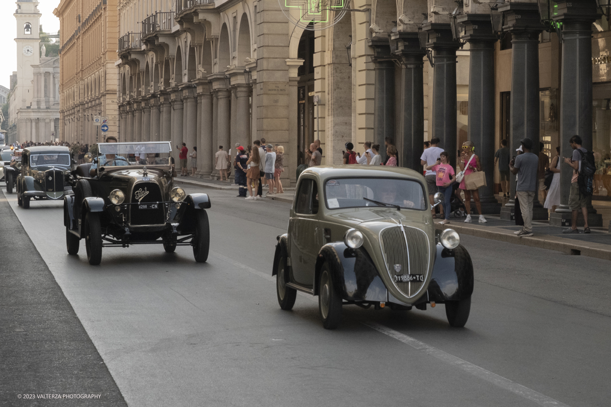 _DSF9186.jpg - 19/07/2023. Torino. MAUTO 90 anni. La parata delle vetture d'epoca. Nella foto un momento della parata attraverso via Roma