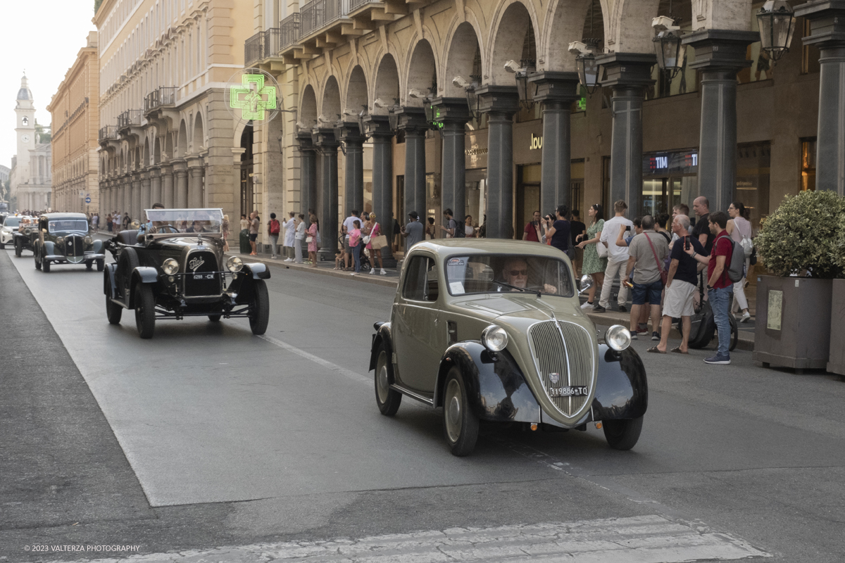 _DSF9196.jpg - 19/07/2023. Torino. MAUTO 90 anni. La parata delle vetture d'epoca. Nella foto un momento della parata attraverso via Roma