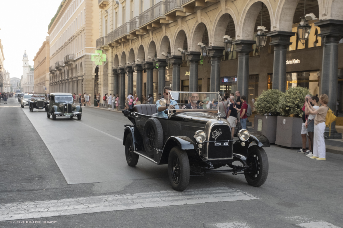 _DSF9203.jpg - 19/07/2023. Torino. MAUTO 90 anni. La parata delle vetture d'epoca. Nella foto un momento della parata attraverso via Roma