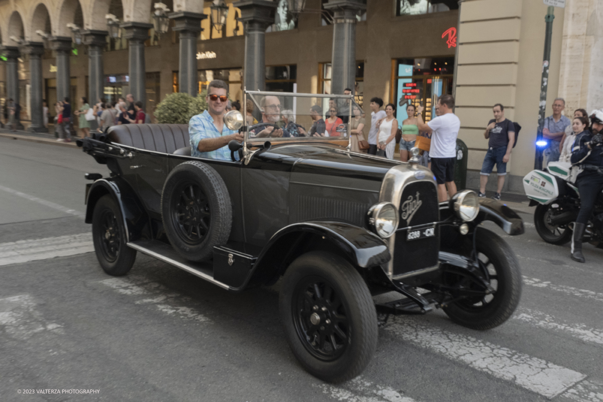 _DSF9211.jpg - 19/07/2023. Torino. MAUTO 90 anni. La parata delle vetture d'epoca. Nella foto un momento della parata attraverso via Roma