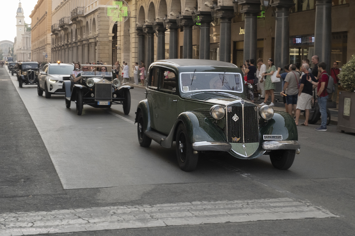 _DSF9216.jpg - 19/07/2023. Torino. MAUTO 90 anni. La parata delle vetture d'epoca. Nella foto un momento della parata attraverso via Roma